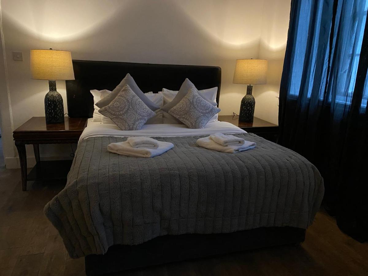 Queen Street Boutique Suites เอดินบะระ ภายนอก รูปภาพ A bedroom at the hotel