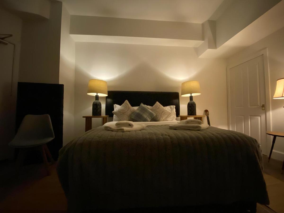 Queen Street Boutique Suites เอดินบะระ ภายนอก รูปภาพ A bedroom at the hotel