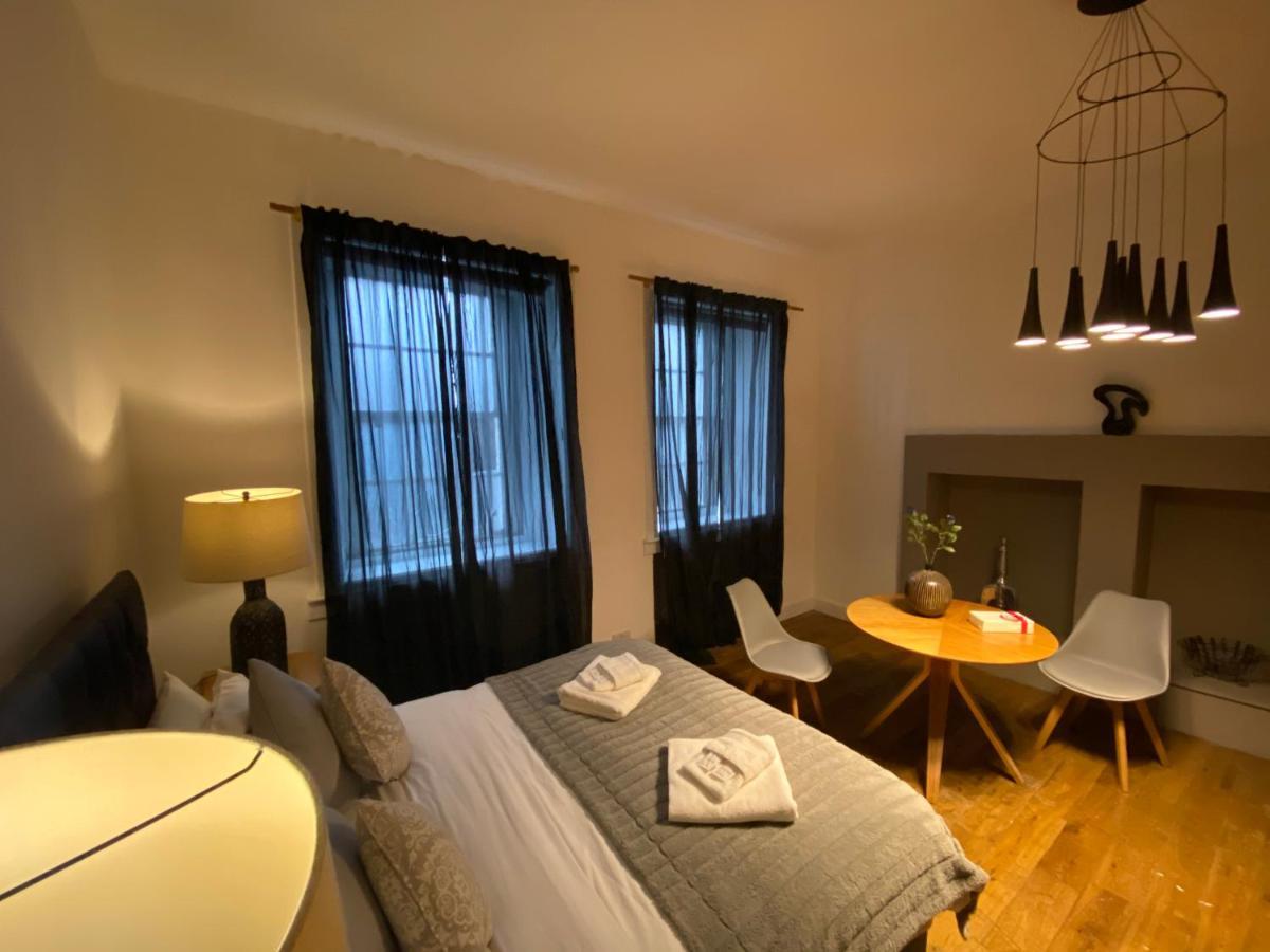 Queen Street Boutique Suites เอดินบะระ ภายนอก รูปภาพ A room at the hotel