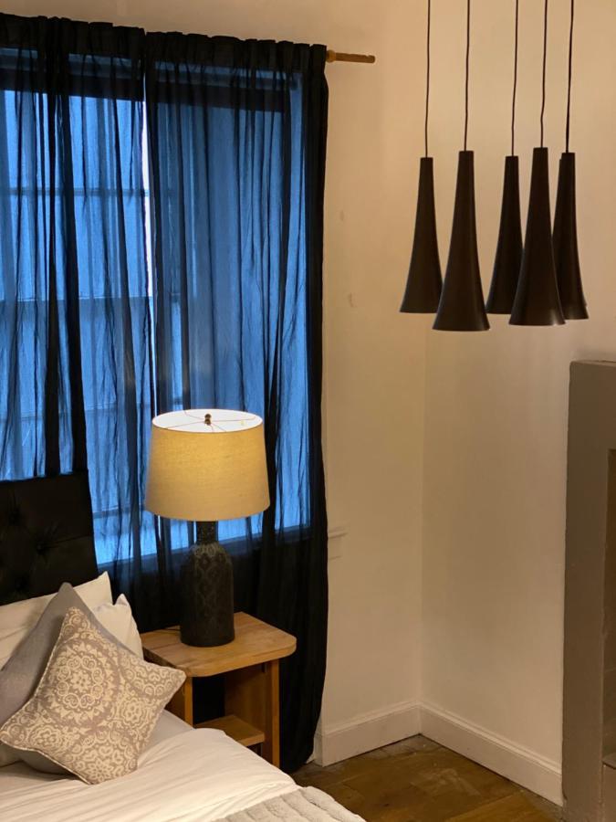 Queen Street Boutique Suites เอดินบะระ ภายนอก รูปภาพ A lamp