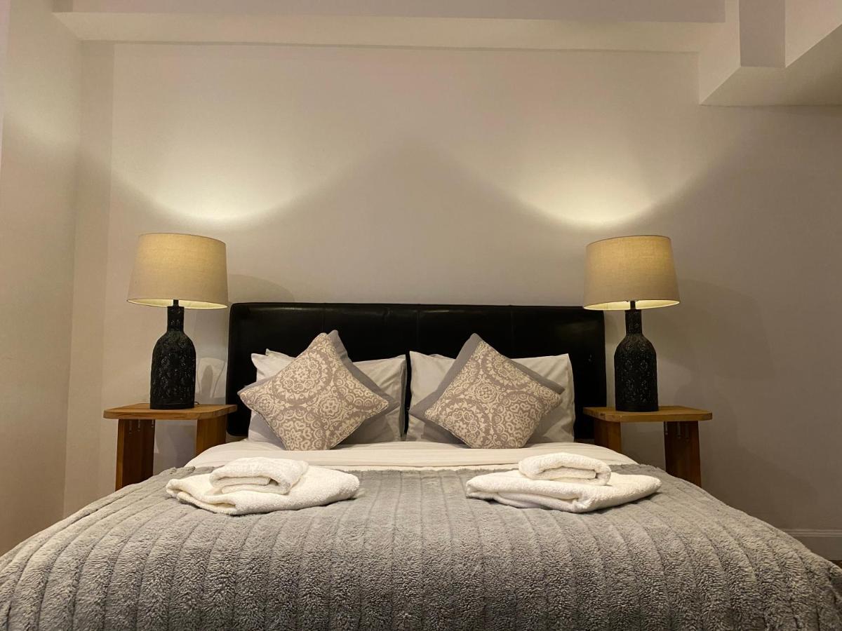 Queen Street Boutique Suites เอดินบะระ ภายนอก รูปภาพ A bedroom at the hotel