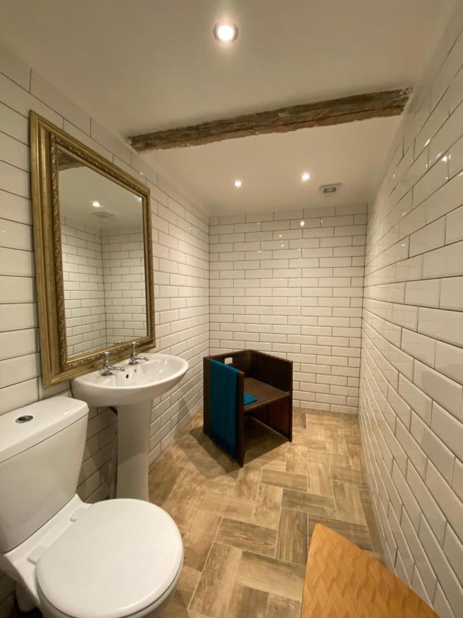 Queen Street Boutique Suites เอดินบะระ ภายนอก รูปภาพ The toilet at the station