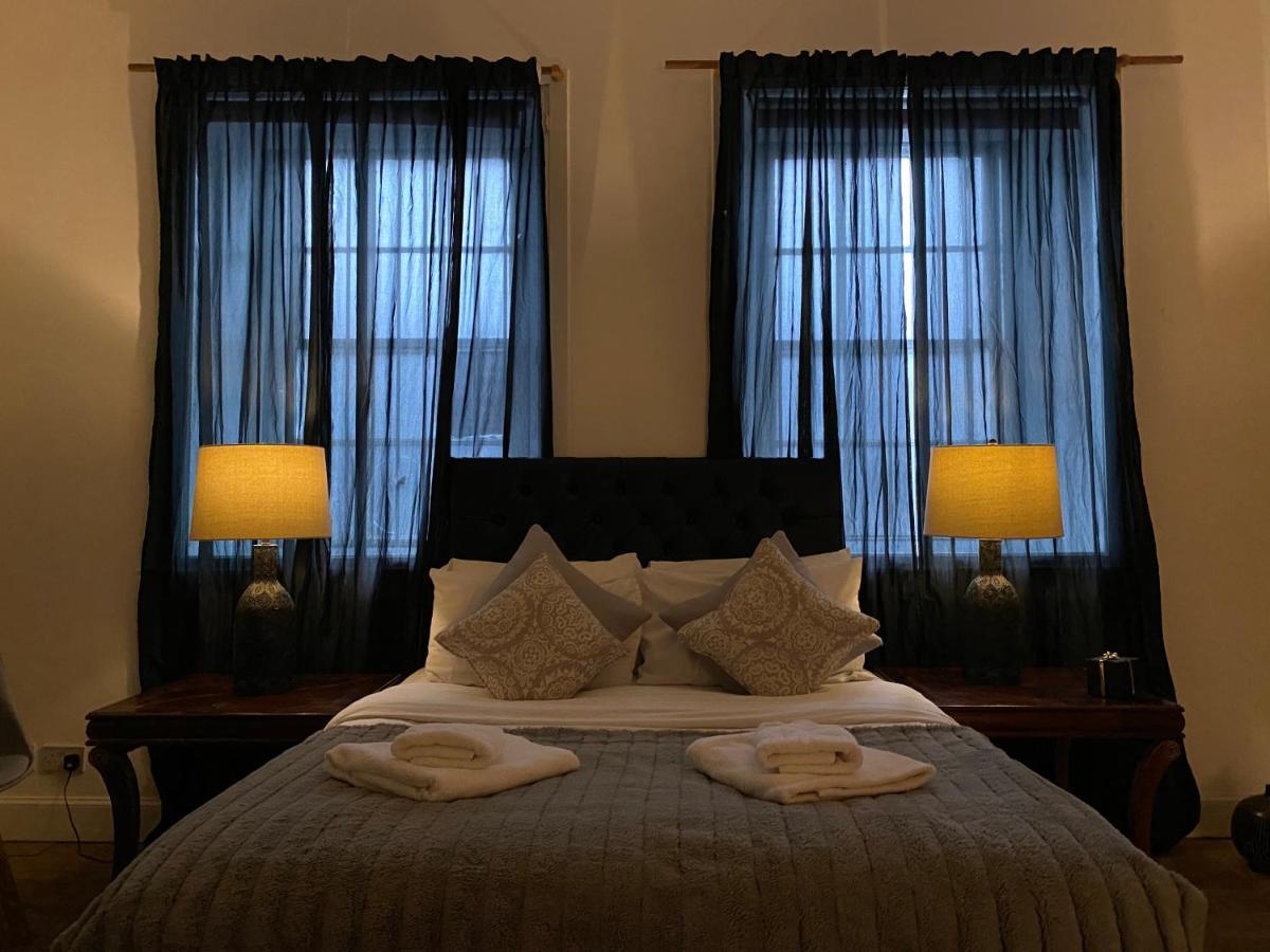 Queen Street Boutique Suites เอดินบะระ ภายนอก รูปภาพ A bedroom at the hotel