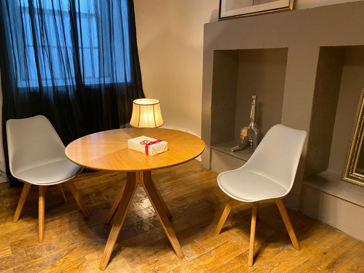 Queen Street Boutique Suites เอดินบะระ ภายนอก รูปภาพ A tulip table