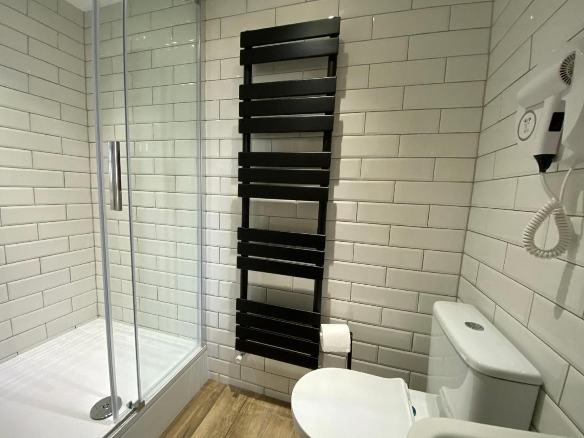 Queen Street Boutique Suites เอดินบะระ ภายนอก รูปภาพ A heated towel rail in a bathroom
