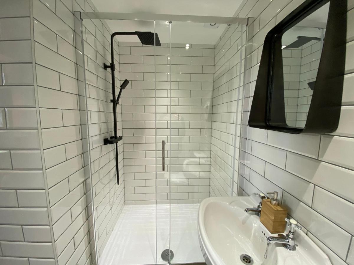 Queen Street Boutique Suites เอดินบะระ ภายนอก รูปภาพ A shower cubicle