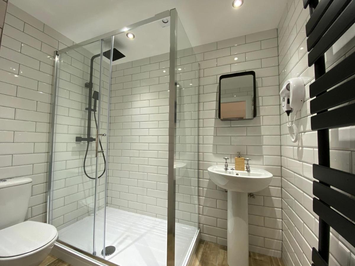 Queen Street Boutique Suites เอดินบะระ ภายนอก รูปภาพ A shower cubicle