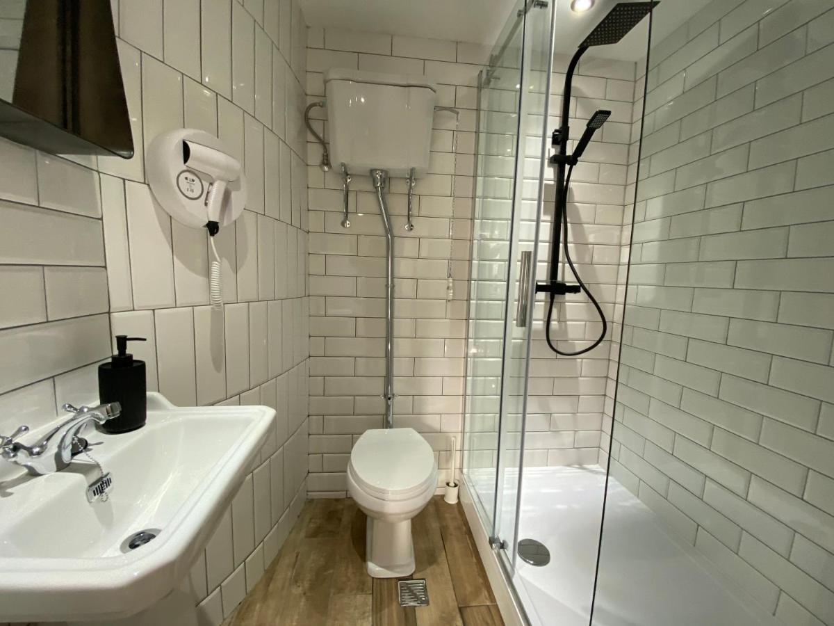 Queen Street Boutique Suites เอดินบะระ ภายนอก รูปภาพ A shower room