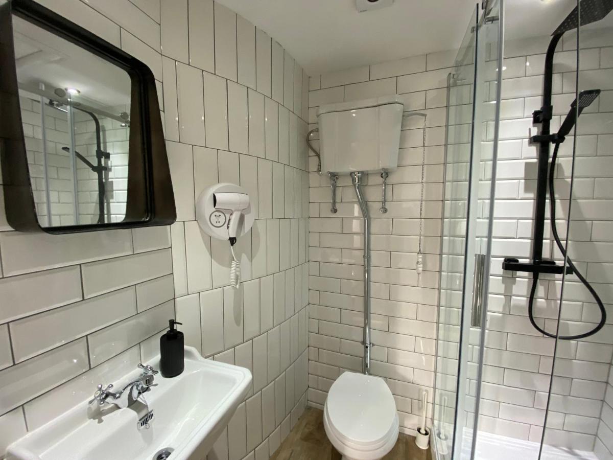 Queen Street Boutique Suites เอดินบะระ ภายนอก รูปภาพ Bathroom at the hotel