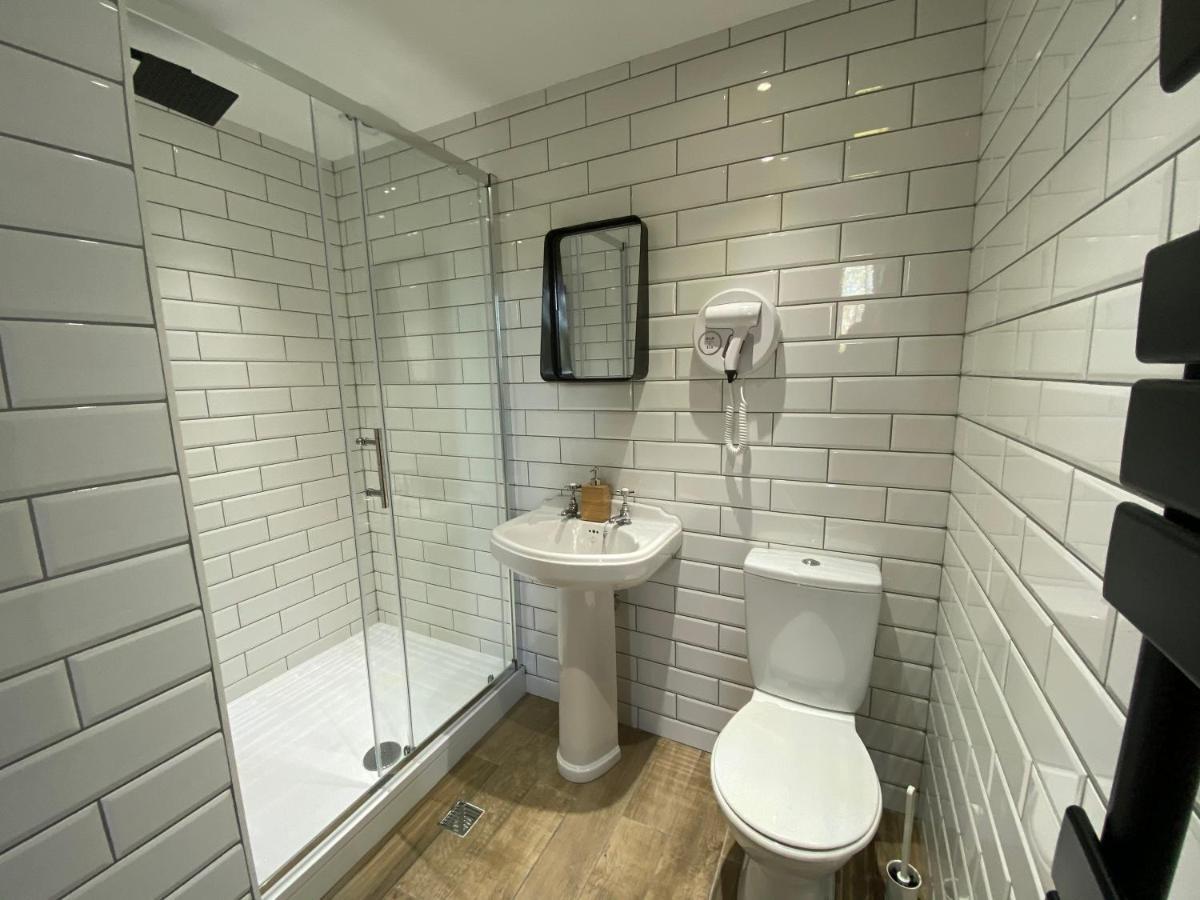 Queen Street Boutique Suites เอดินบะระ ภายนอก รูปภาพ A wet room